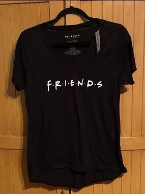 Friends T-Shirt Short Sleeve hi-lo cut
Color Black/Size Large